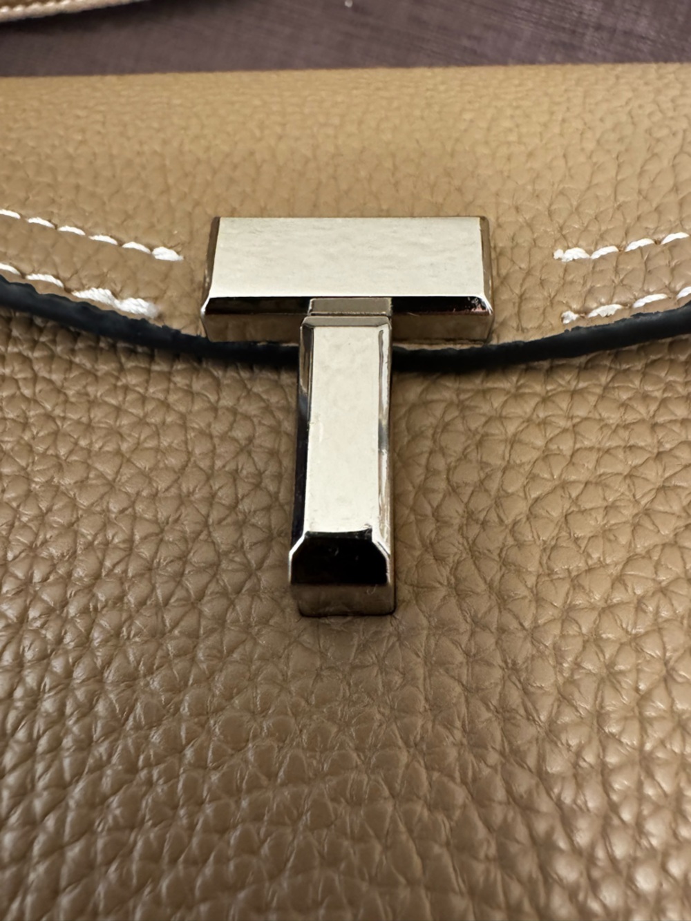 Toteme T-Lock Leather Shoulder Bag Large Taupe Gold Hardware - Picture 3 of 12